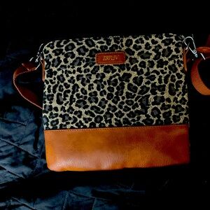 Cute purse with 3 inside pockets! IBFUN brand